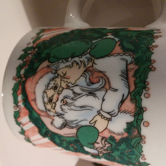 CHRISTMAS PAIR of VINTAGE 1988 Mrs Claus Kissing Santa MUGS - Picture 2 of 3